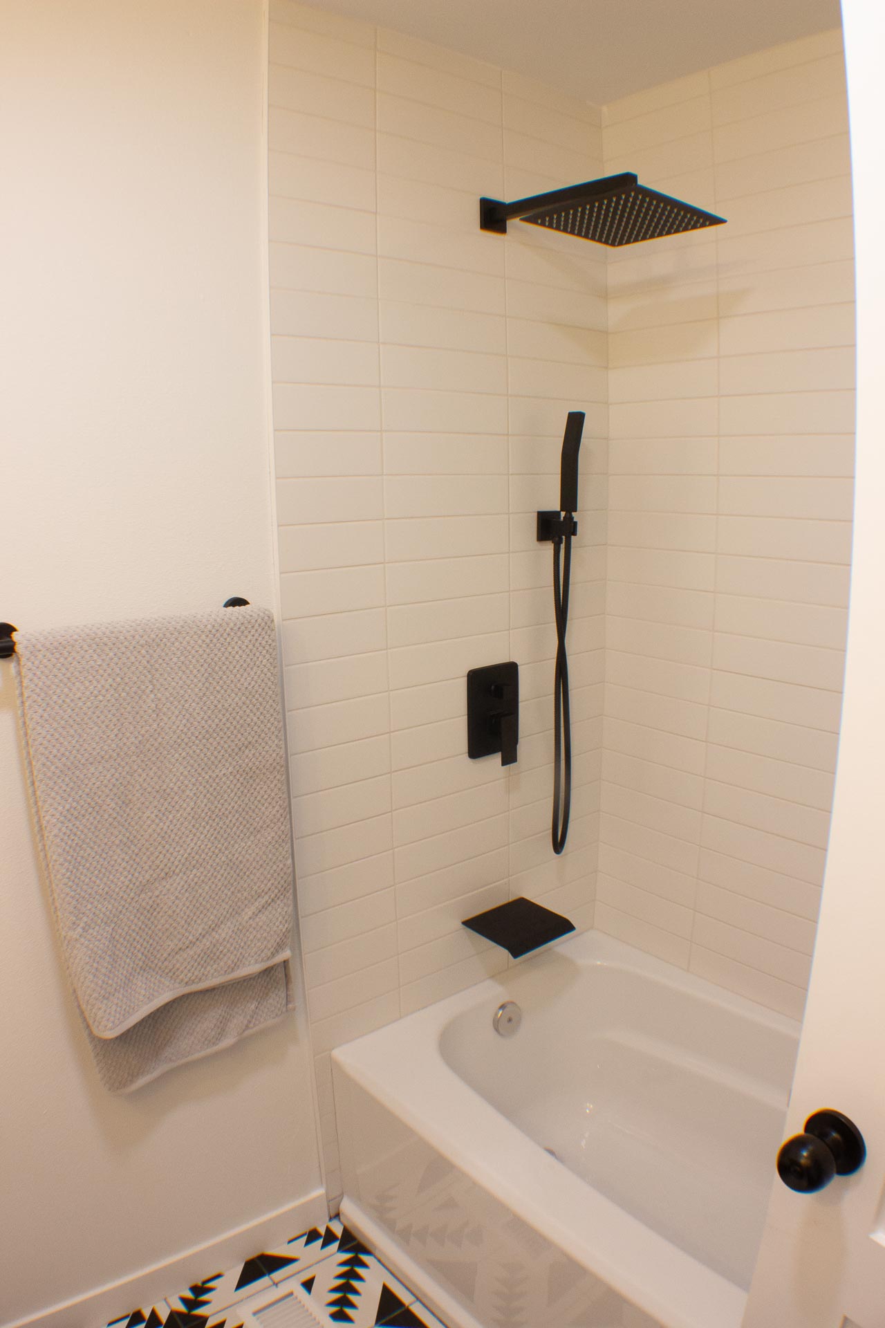 Seattle Full Home Remodel - bathtub